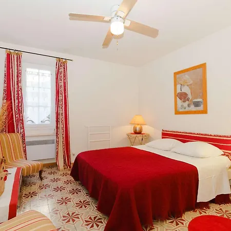 Spacieux Dans Domaine Viticole à 2 Km De Narbonne-plage, 3 Chambres, Accès Wifi Inclus - Fr-1-409-180 *